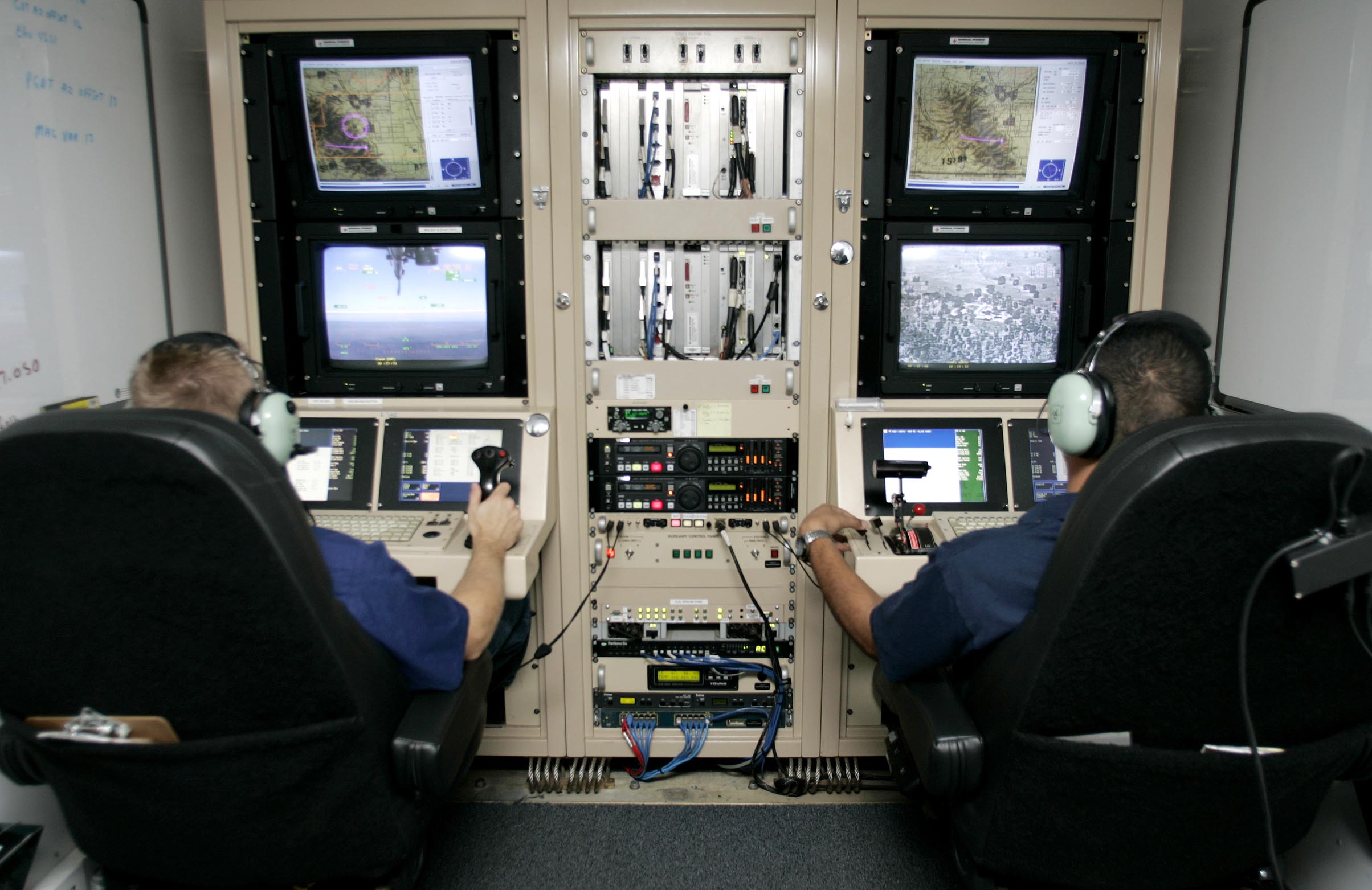 Multi-user drone control. © Gerald Nino, U.S. Department of Homeland Security.